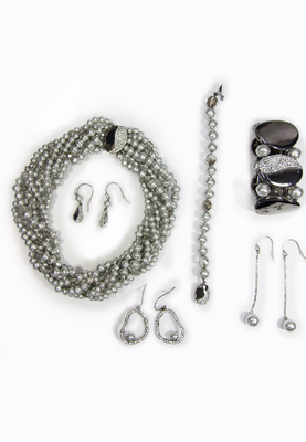 银色珍珠配密镶多排项链、手链和耳环